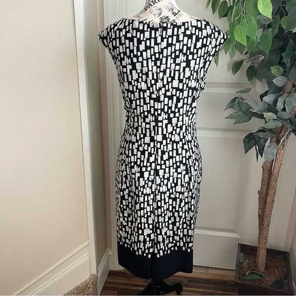 Calvin Klein Geometric Print Cap Sleeves Sheath Dress Black White Sz 12 - Picture 8 of 16